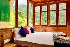 Woodland Treehouse Jibhi