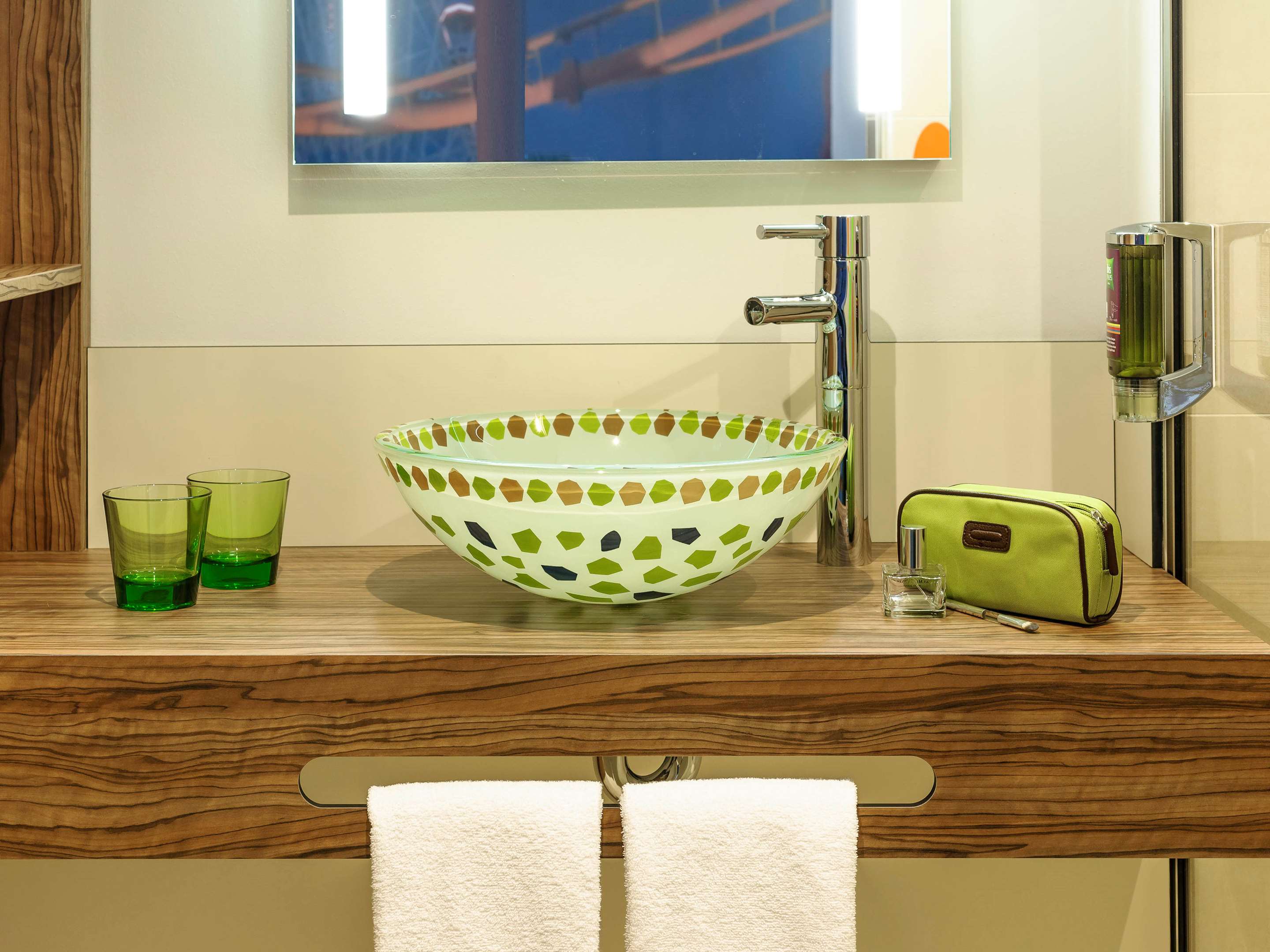 Ibis Styles Wien City - Tap to explore photos
