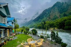 The Local Cottage- Entire 3BHK Riverfront Cottage