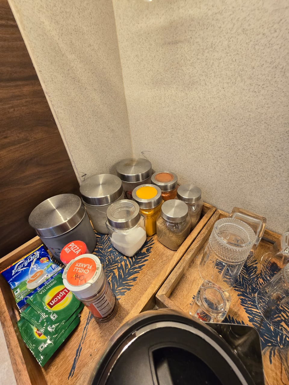 Luxe Lagoon Studio - Tap to explore photos