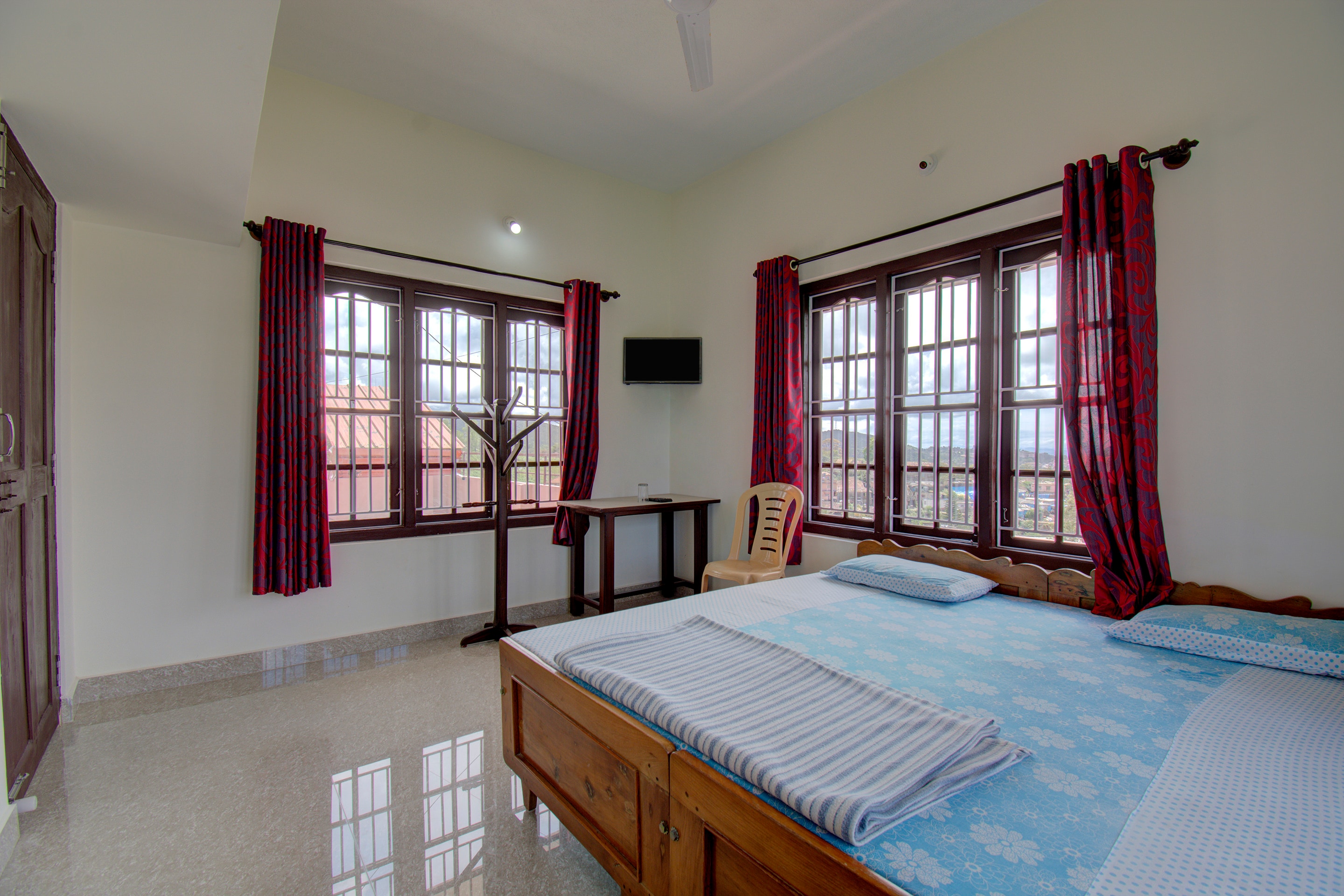 Paradise Homestay | Rooms & Caretaker - Tap to explore photos