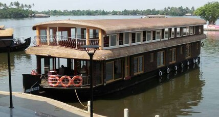 SREEKRISHNA HOUSEBOATS Room Type - 6bedroom suite