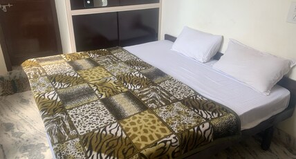 HOTEL WHITE APPLE Room Type - Stk NON AC Room