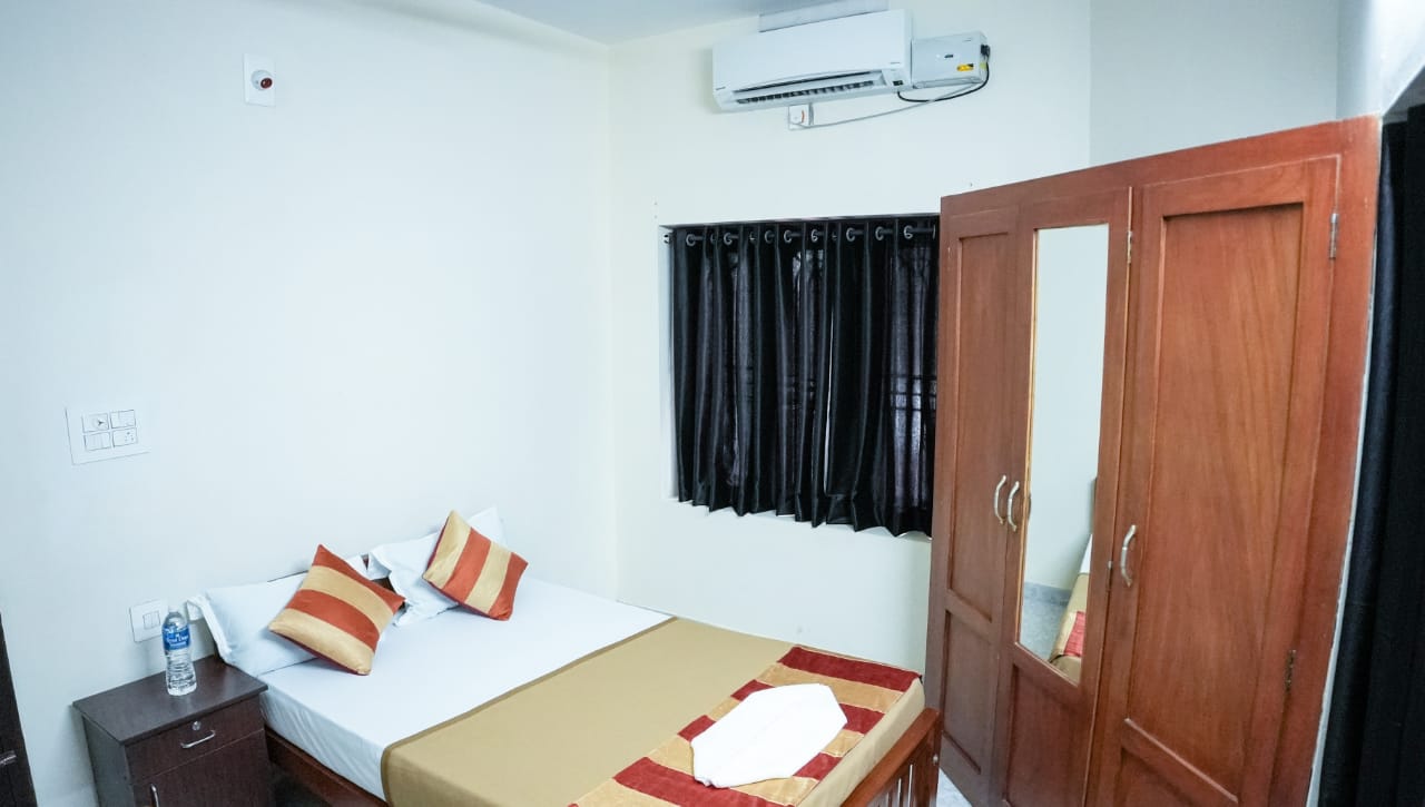 Periyar Holidays 4BHK Villa - Tap to explore photos