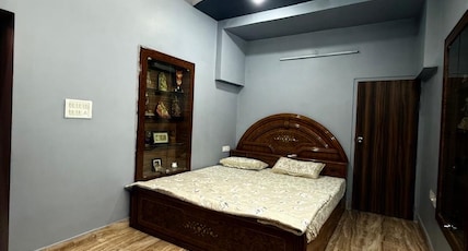 Krishnam Homestay Room Type - Queen Double Bedroom 1