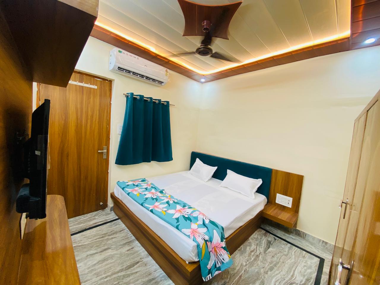THE RAMAN PALACE -A BUDGET HOTEL - Tap to explore photos