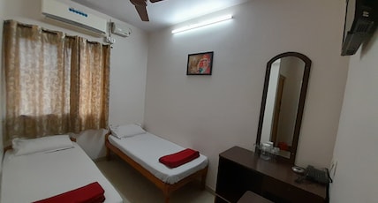 SUPREME RESIDENCY Room Type - DELUXE DOUBLE NON AC SUPREME RESIDENCY Room Type - DELUXE DOUBLE NON AC