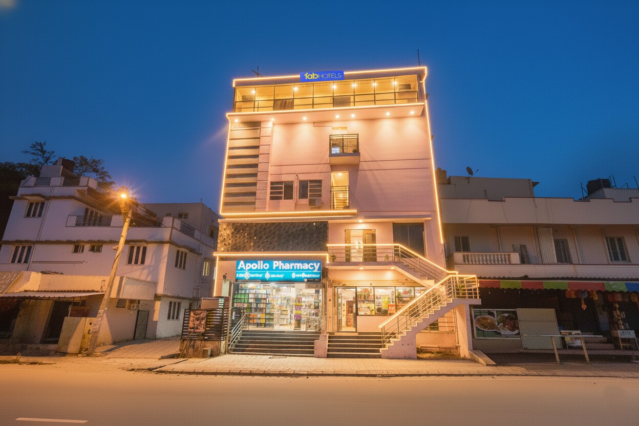 FabHotel La Palma Suites - Nr. Rmz Eco World - Tap to explore photos