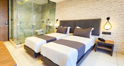 Hotel Nova Bizz Room Type - BIZZ EXECUTIVE TWIN BED