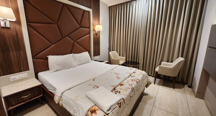 Sarovar Residency Room Type - Luxury Deluxe Room