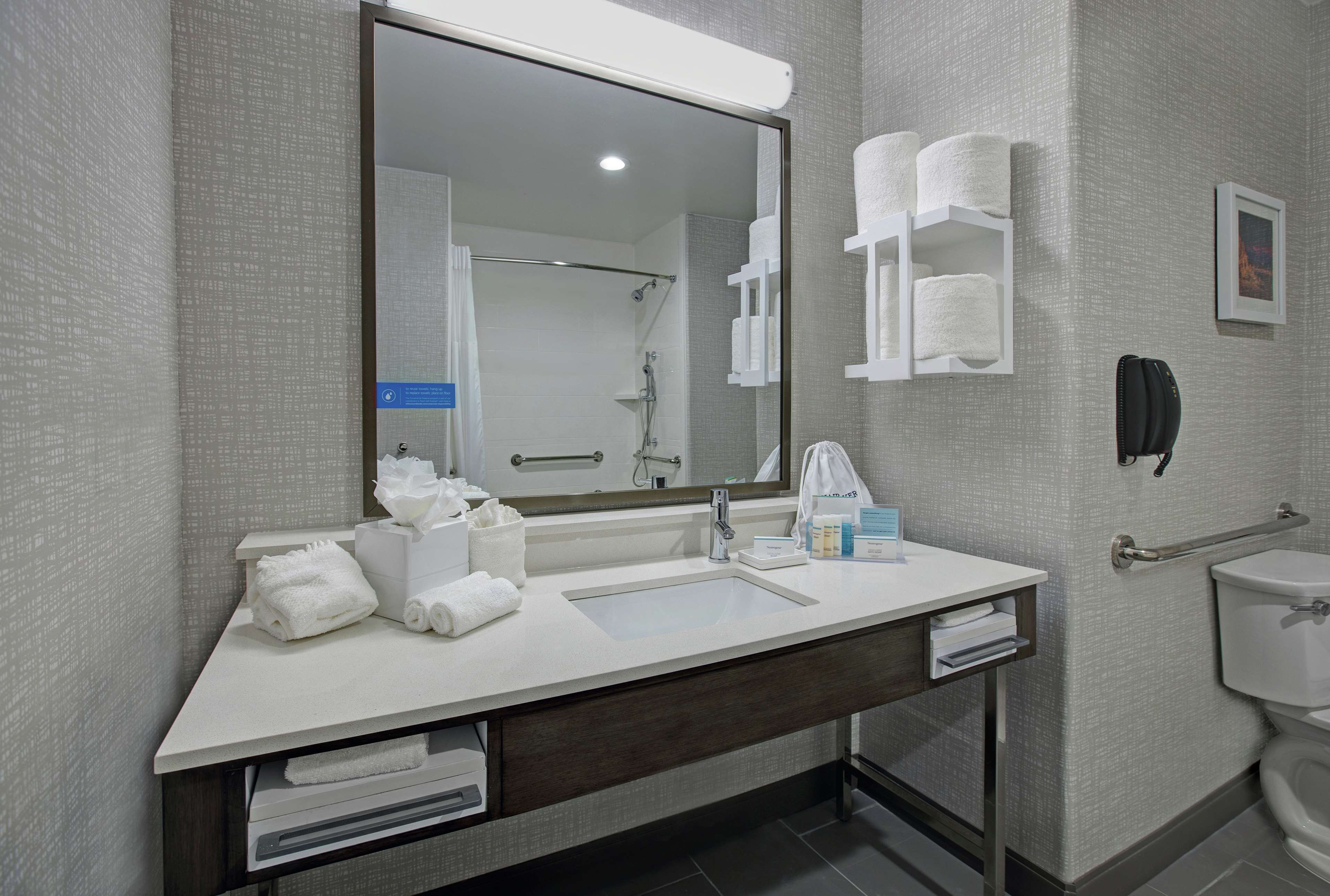 Hampton Inn by Hilton Weslaco - Tap to explore photos