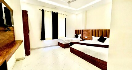 RoseWood Near Golden Temple Room Type - Triple Bed