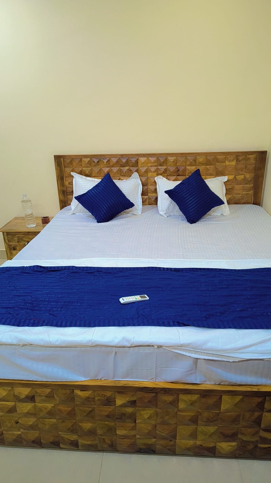 Poonam Guest House Retreat - Tap to explore photos