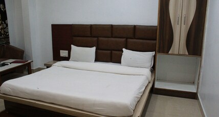 Hotel Natraj Room Type - Deluxe  AC Room