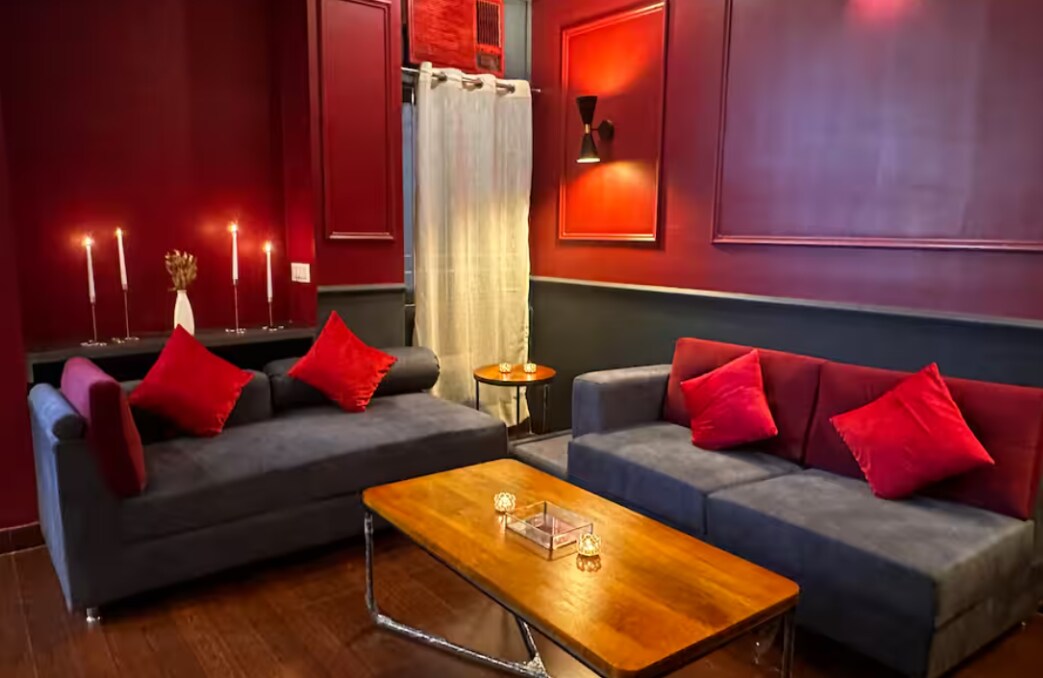 Ruby - Near Hawa Mahal 2BHK with Balcony - Tap to explore photos