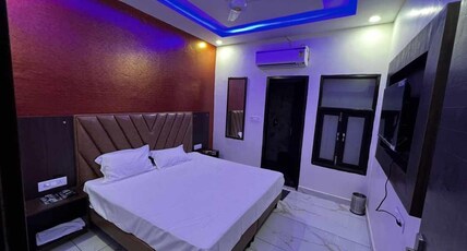 HOTEL AJL Room Type - Deluxe King Room