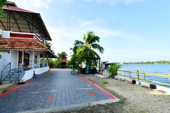 Kumbalangi Puzhayoram Homestay