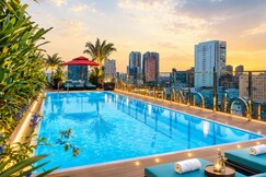 Happy Life Grand Hotel & Sky Bar