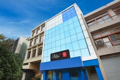 Collection O Golden Key Near TDI Mall