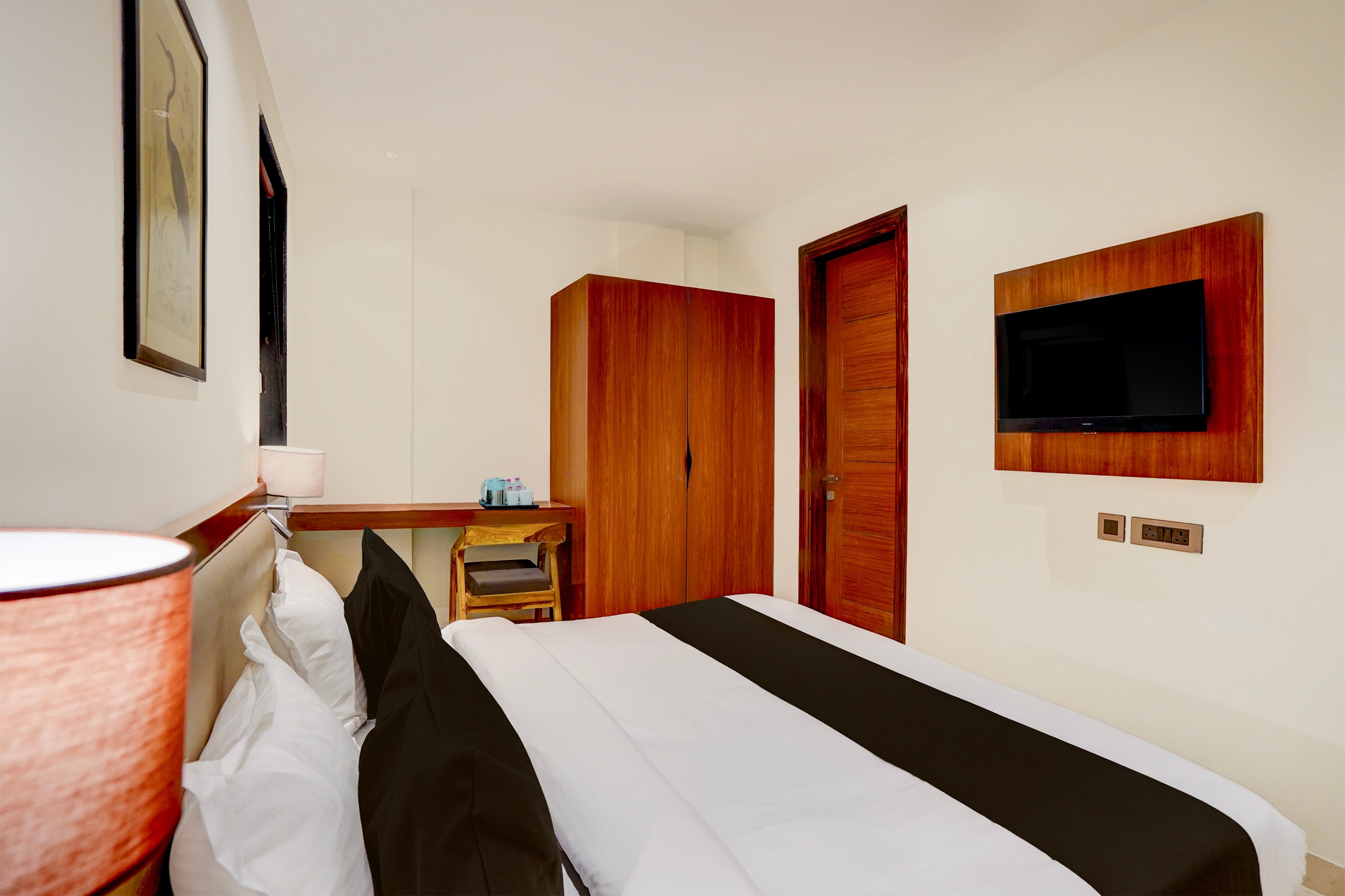 Super Townhouse Oak Sector 31 Noida - Tap to explore photos