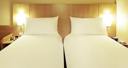 ibis Bourg Jasseron Teyssonge Room Type - Room with 2 single beds equipped with the new bedding