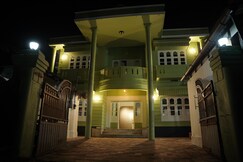 Dormer Stays, Calicut Beach