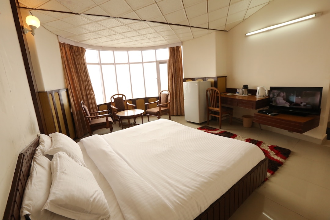 Hotel Barog Heights - Tap to explore photos