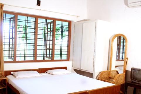 Lovedale Lakeside Homestay | Rooms & Chef - Tap to explore photos