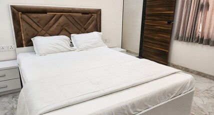 Hotel Devendra and Lodging Room Type - Suite