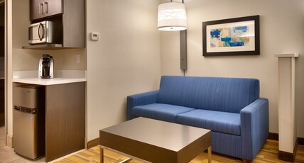 Holiday Inn Express El Paso I-10 East Room Type - 2 Queen Beds Suite Comm Accessible