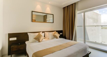 Kent Baywatch Suites Room Type - One Bedroom City View Balcony Apartment