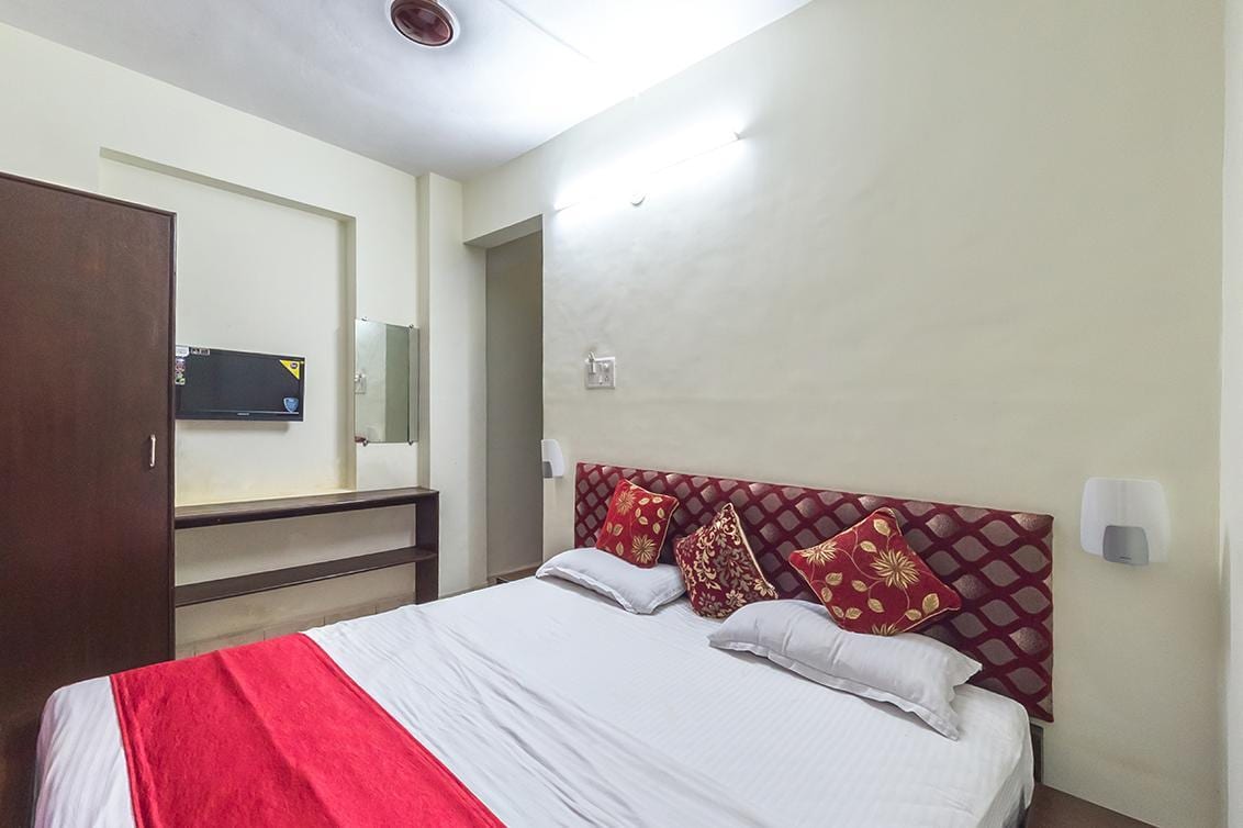 HOTEL REPUBLICA - Tap to explore photos