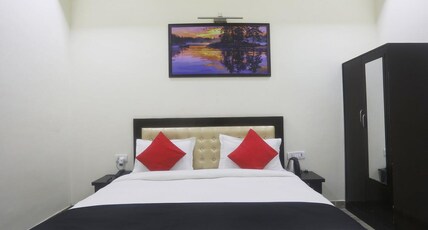 Hotel Amaya Inn@Sector 51 Metro Room Type - Deluxe Room with Balcony Hotel Amaya Inn@Sector 51 Metro Room Type - Deluxe Room with Balcony