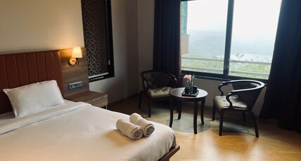 Jumbo Serene  A Valley Facing Resort Room Type - Valley Facing Executive Room
