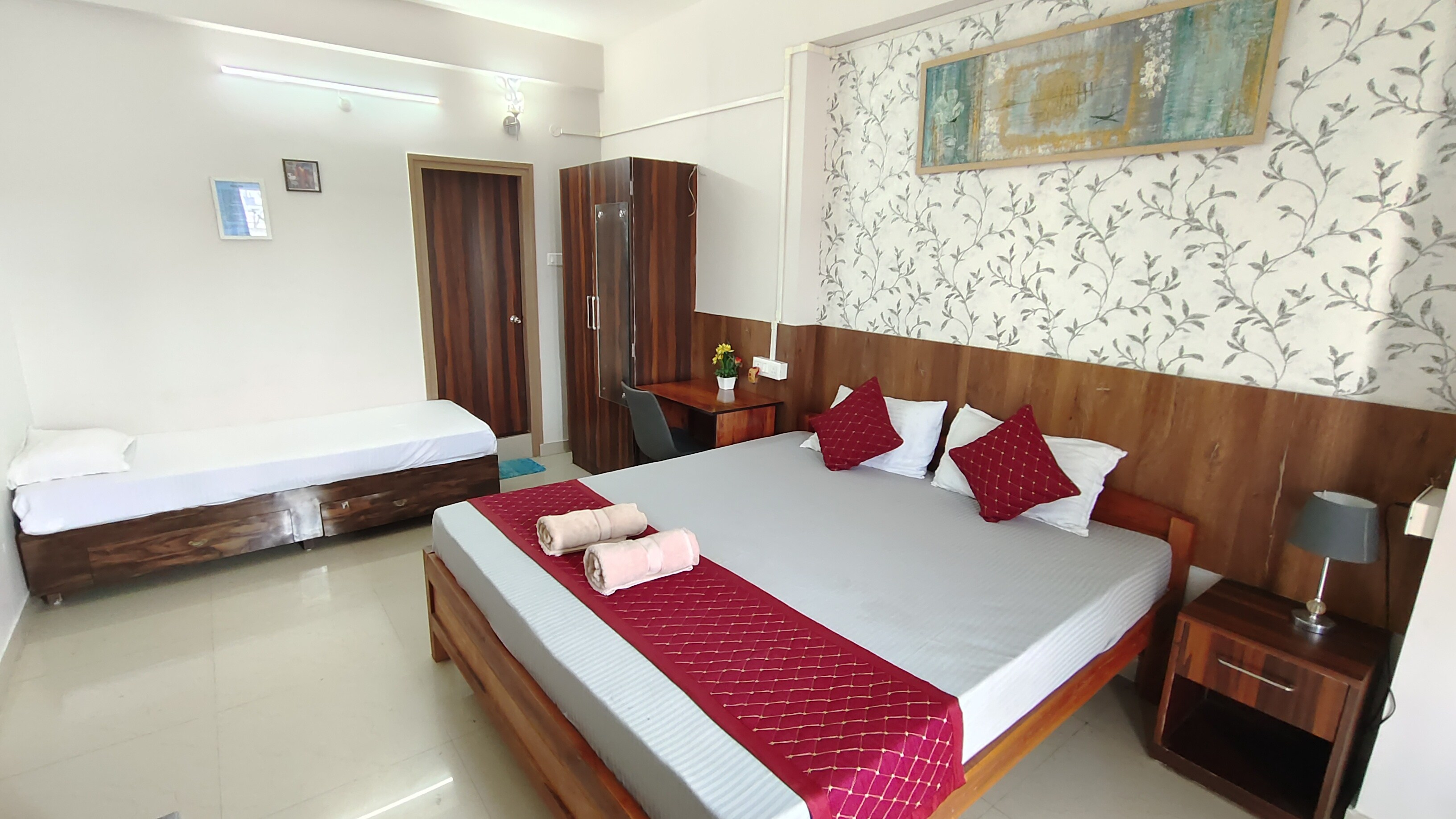 NESTER HOMESTAY | 100m Bora Service GS Road - Tap to explore photos