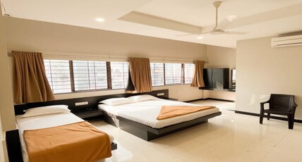 Hotel Adarsh Deluxe Room Type - Triple Bed Non AC Room