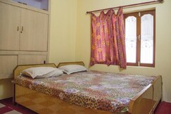 Rooms of Somit Paying Guest House