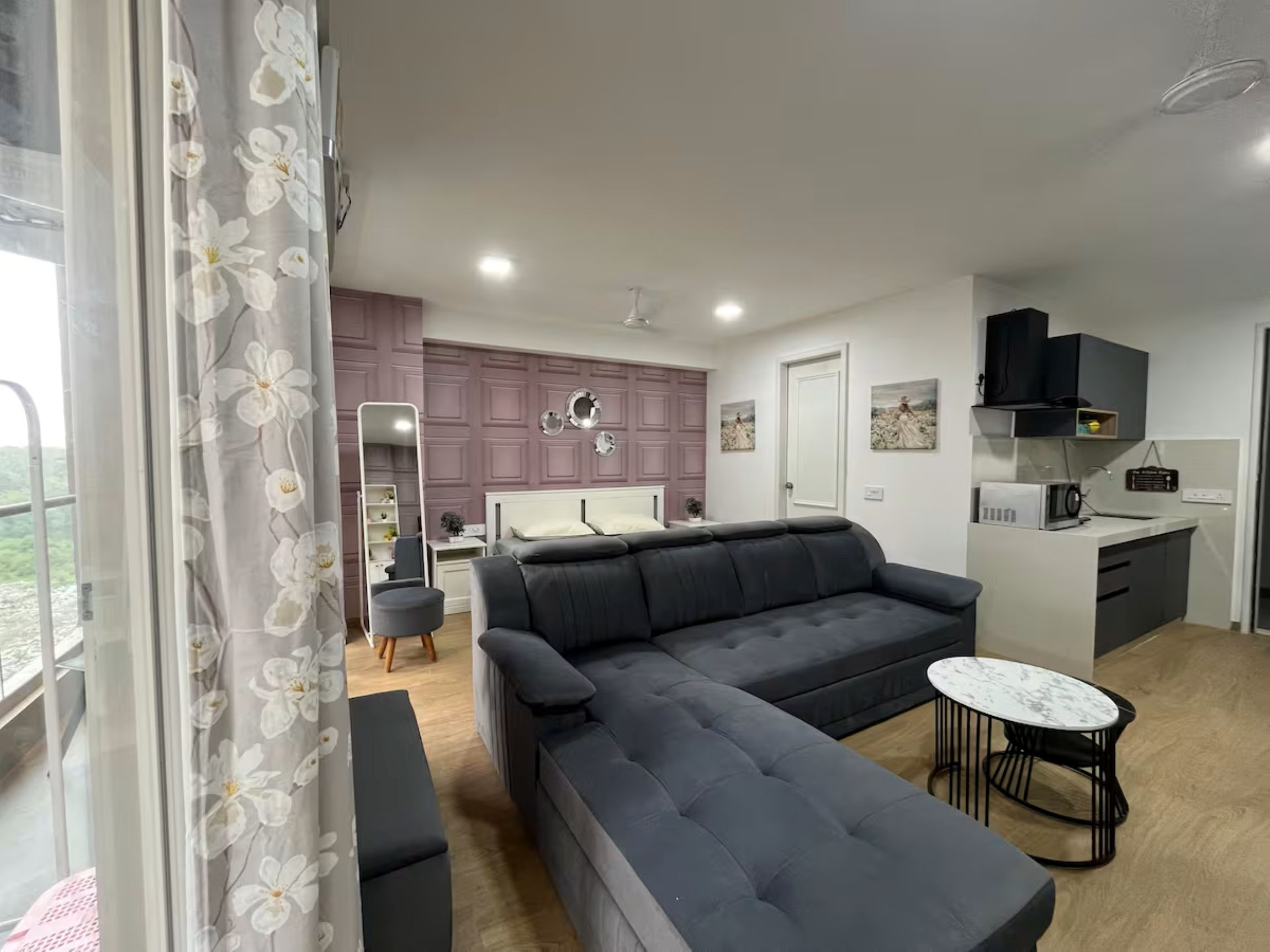 Luxury Airport Studio 500 mtr from Airport - Tap to explore photos