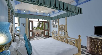 SWAROOP VILAS - LAKE FACING BOUTIQUE HOTEL Room Type - Majestic Lake view Suite with balcony