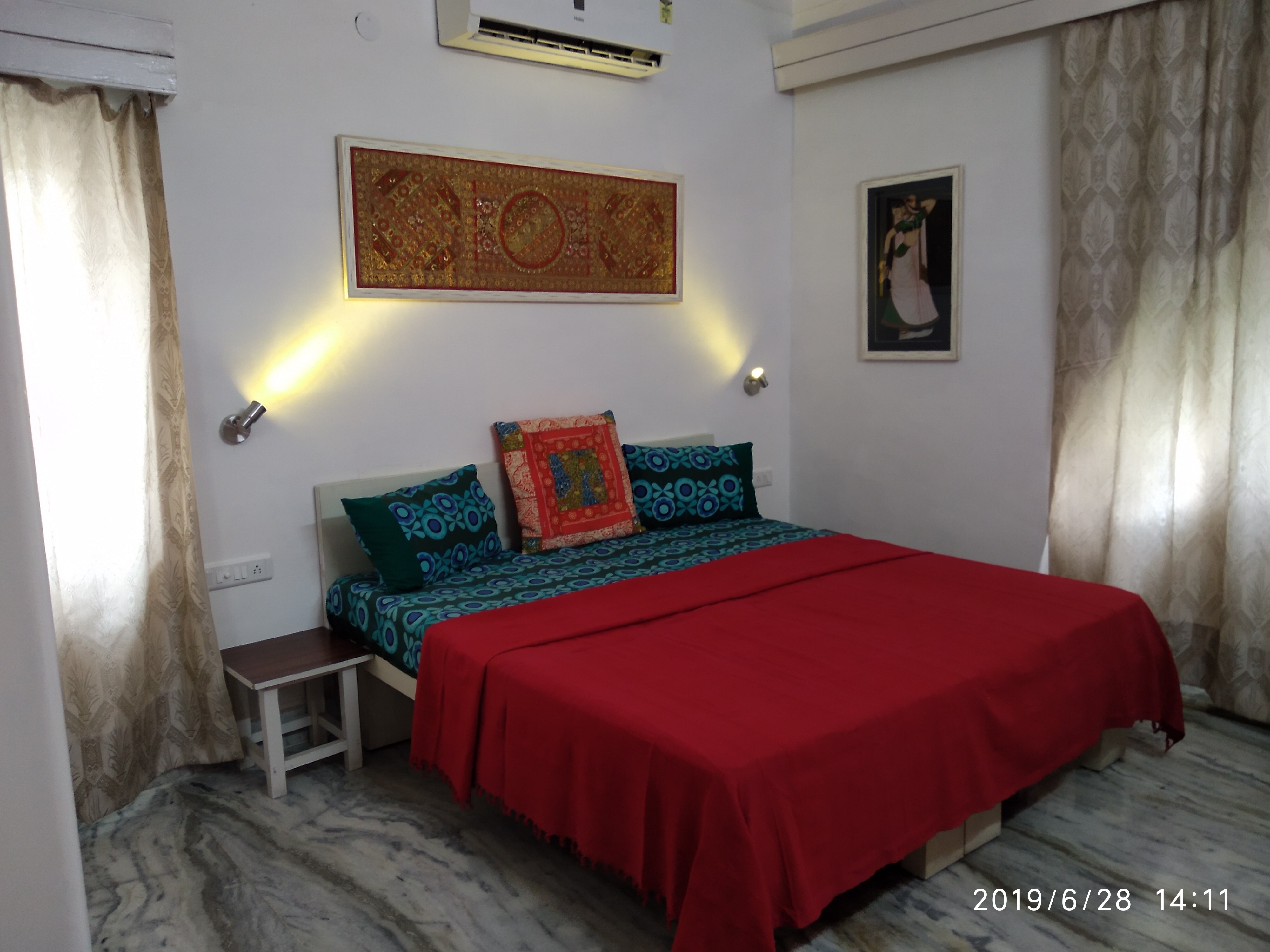 FRIENDS & FAMILY HOME STAY - Tap to explore photos