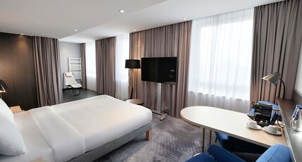 Mercure Warszawa Grand Room Type - Junior Suite with a queen-size