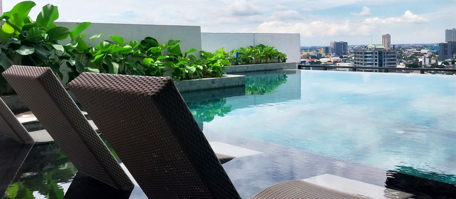 Harolds Hotel Quezon CIty - Tap to explore photos