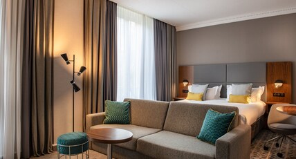 Crowne Plaza Paris Republique Room Type - 1 King Premium Sofa Bed Crowne Plaza Paris Republique Room Type - 1 King Premium Sofa Bed