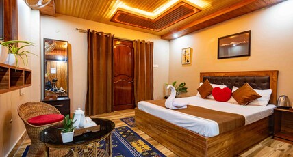 Traditional Hotel Room Type - SUPER DELUXE MOUNTAIN VIEW ROOM WITH BALCONY 1st FLOOR