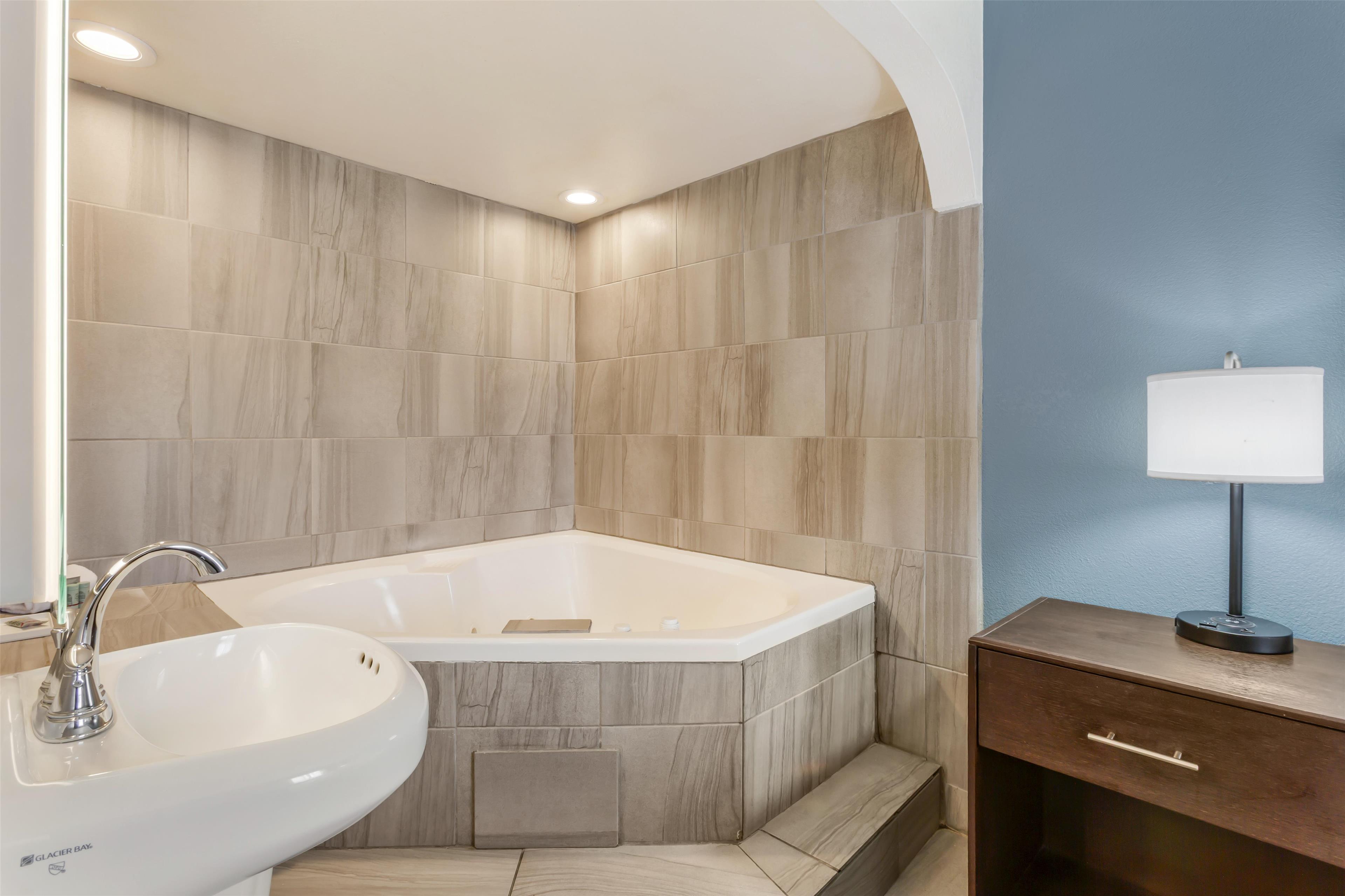 Best Western InnSuites Tucson Foothills Hotel & Suites - Tap to explore photos