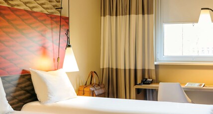 ibis Hamburg City Room Type - Room with 2 single beds equipped with the new bedding