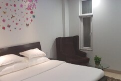 Exotic Pleasure Apartment | Rooms & Kitchen