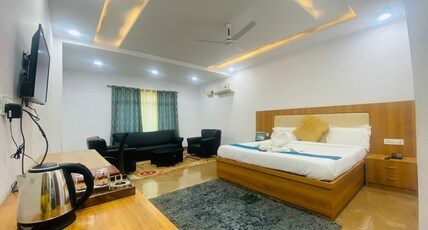 HOTEL SHREE R.C VATIKA Room Type - SUITE