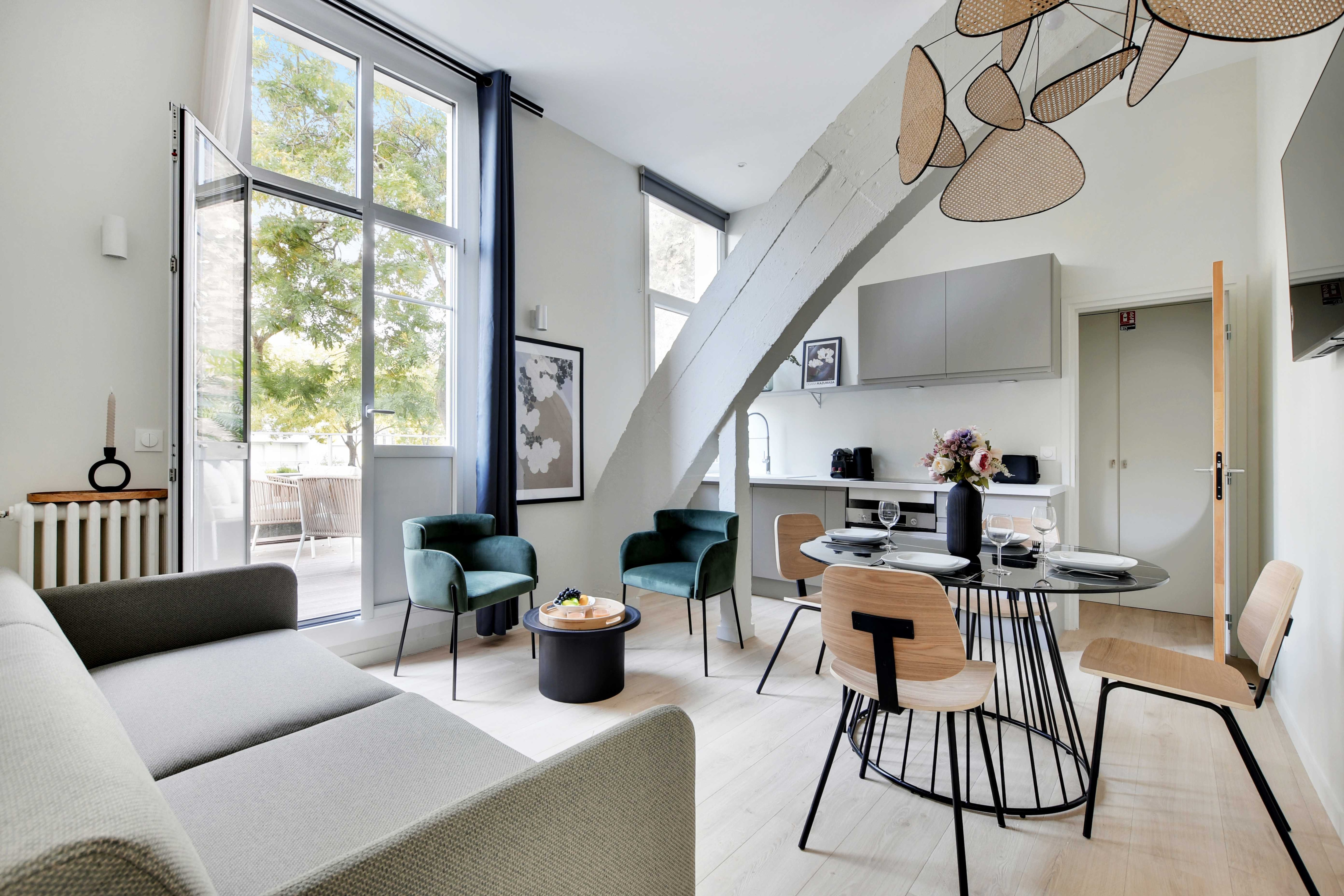 Flat with Terrasse - 1BR/4P - Eiffel Tower - Tap to explore photos