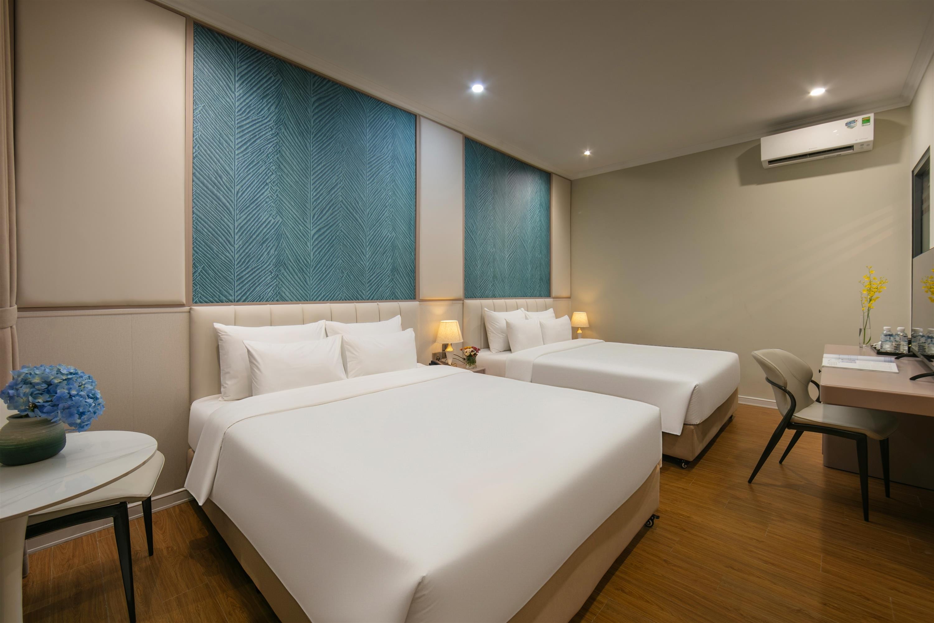 Dong Xuan Boutique Hotel - Tap to explore photos